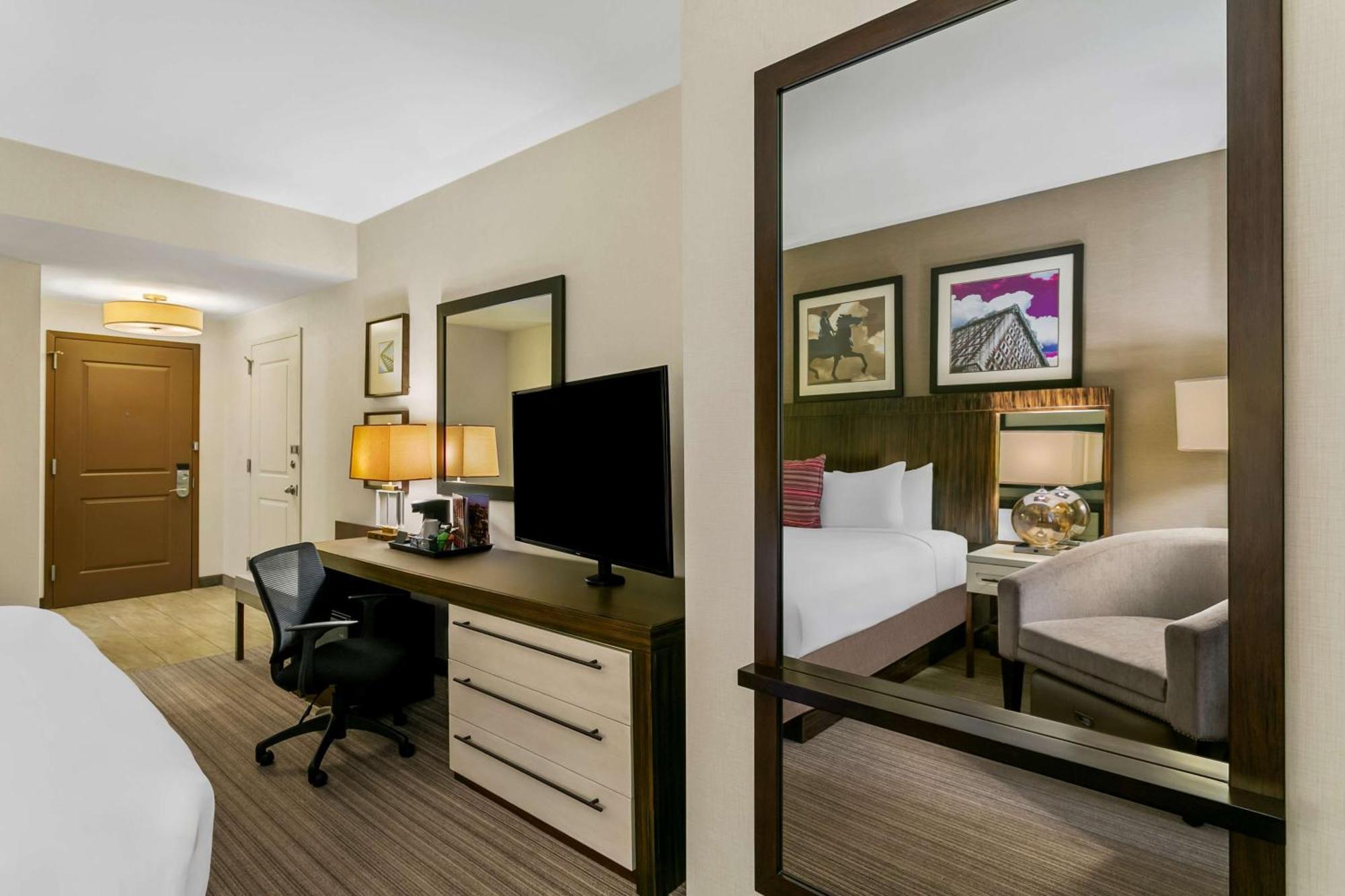 Sonesta Hotel Baltimore Inner Harbor Екстериор снимка